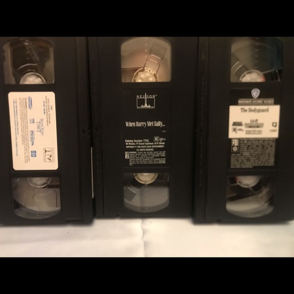 bunch of video cassette movies - Picture 5 of 8